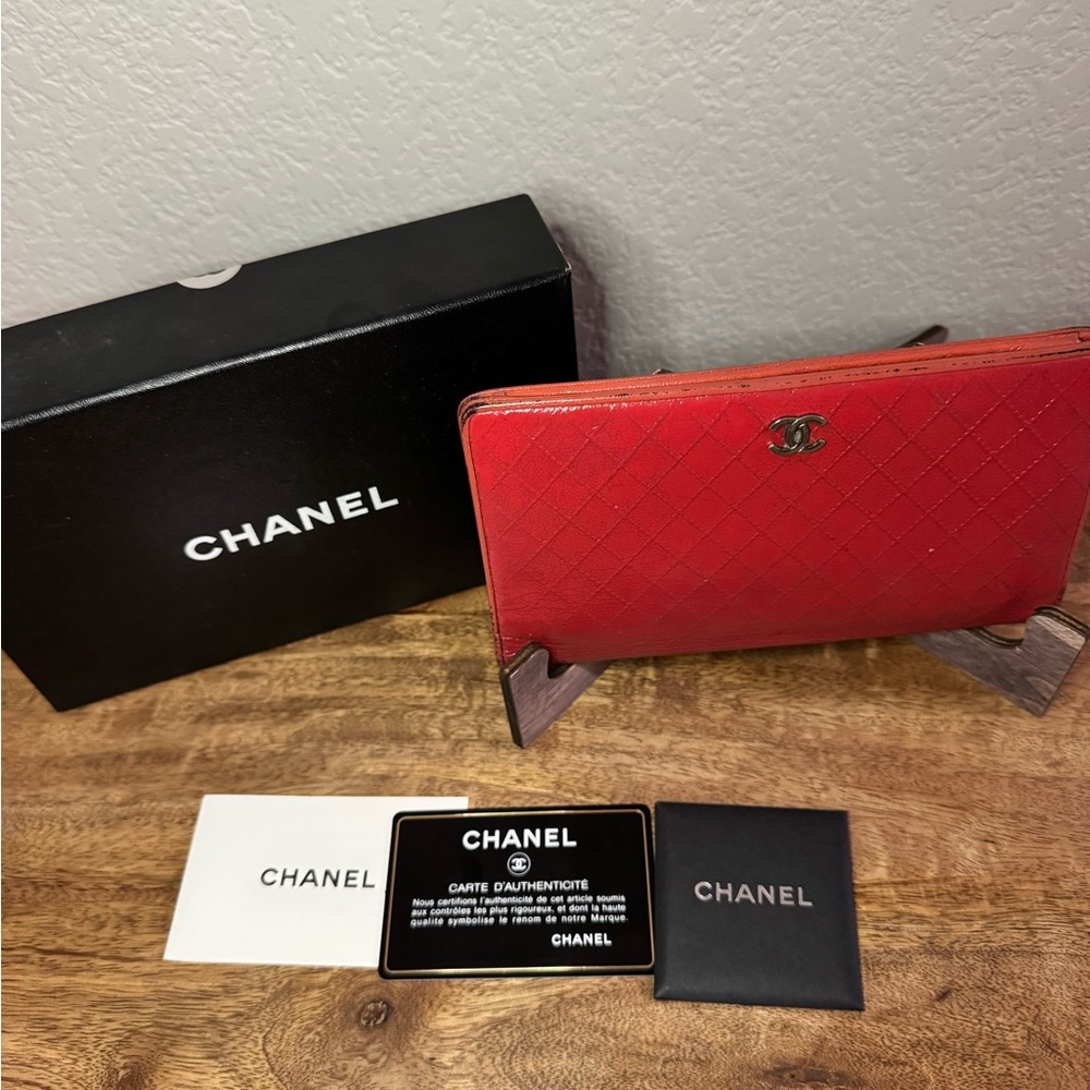 CHANEL Red Quilted Zip-Around Wallet with Gold CC